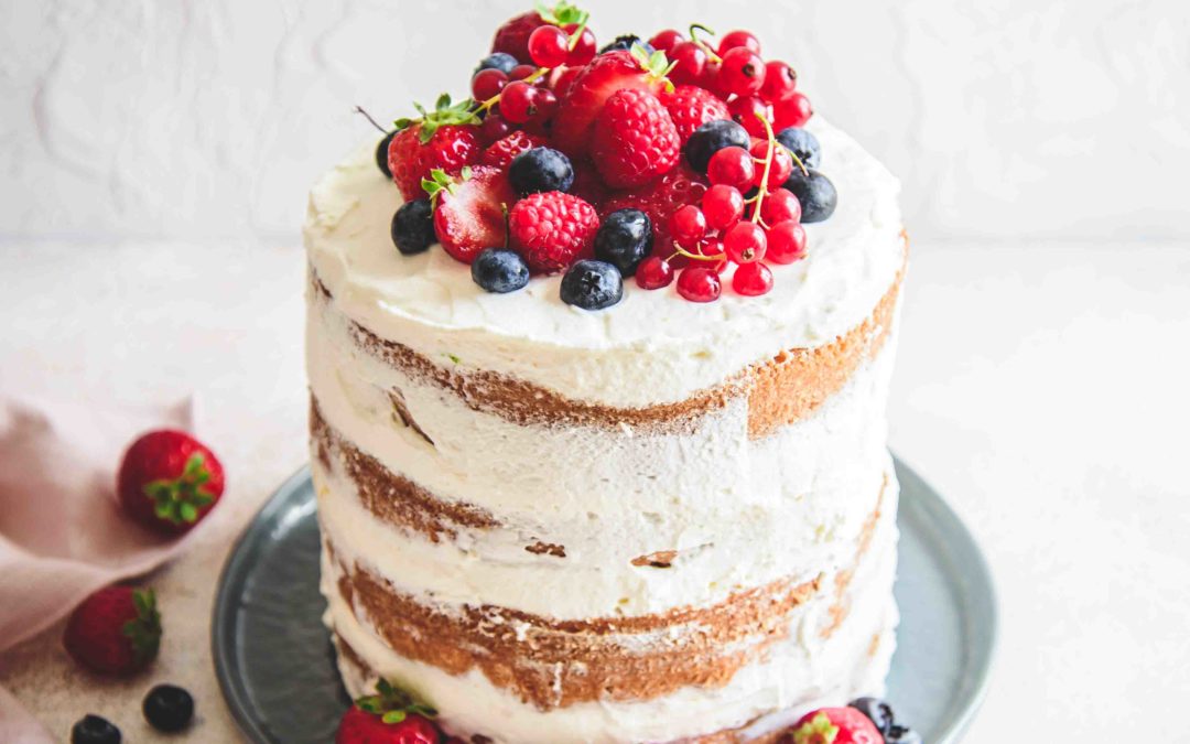 Layer cake citron et fruits rouges