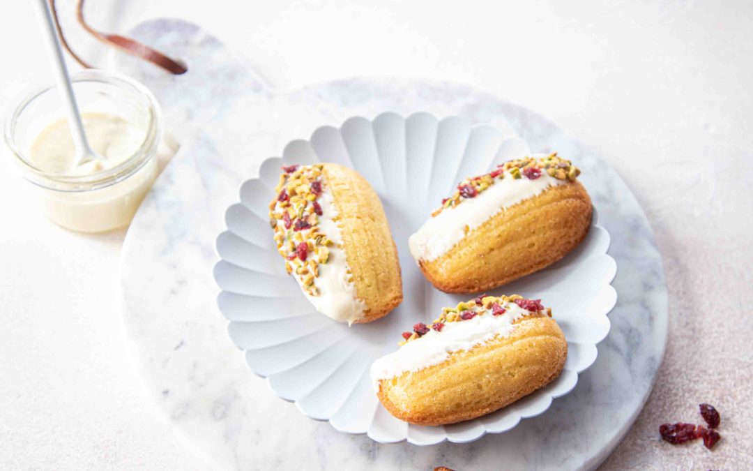 Madeleines chocolat blanc, pistaches et cranberries