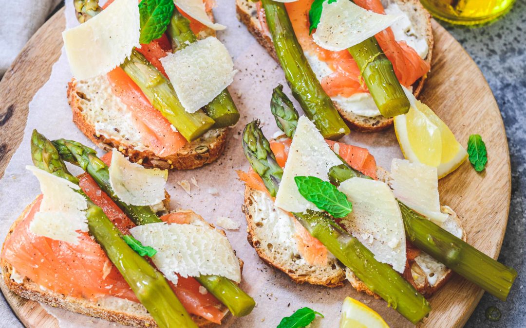 Tartines asperges et saumon fumé
