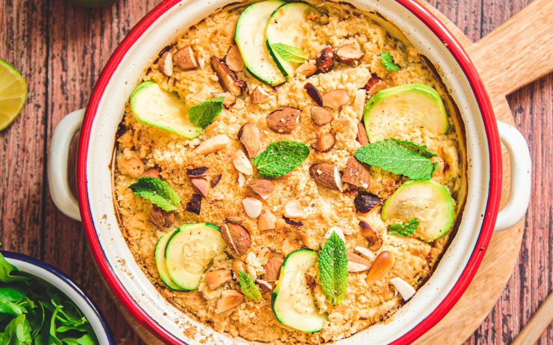 Crumble aux amandes et courgettes, fromage frais à la menthe